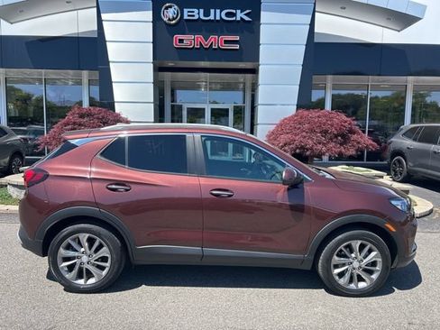 Used 2022 Buick Encore GX Select w/ Advanced Technology Package AWD/4WD image 2
