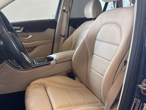 Used 2022 Mercedes-Benz GLC 300 4MATIC image 5