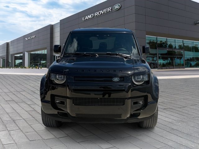 Used 2024 Land Rover Defender 110 X-Dynamic SE AWD/4WD image 8