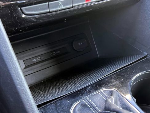 Used 2023 Volkswagen Atlas Cross Sport SE image 36