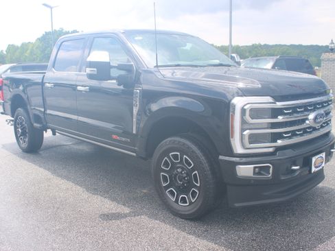 Used 2024 Ford F250 Platinum AWD/4WD image 4