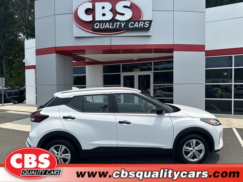 Used 2025 Nissan Kicks Play S FWD image 1