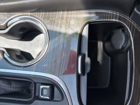 Used 2019 Buick Envision Essence FWD image 13