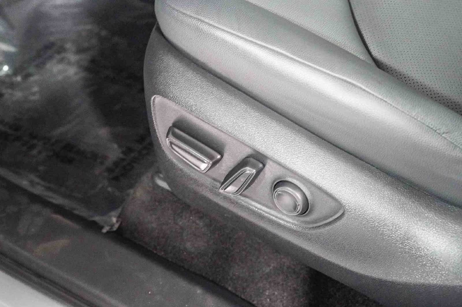 Certified 2025 Toyota Grand Highlander XLE FWD image 25