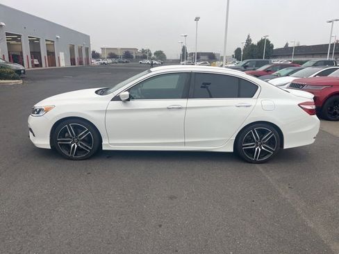 Used 2017 Honda Accord Sport image 8