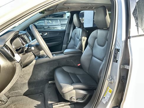 Used 2025 Volvo XC60 B5 Plus AWD/4WD image 3
