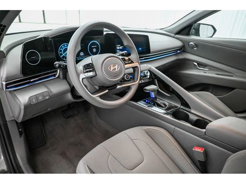 Used 2024 Hyundai Elantra Blue FWD image 31
