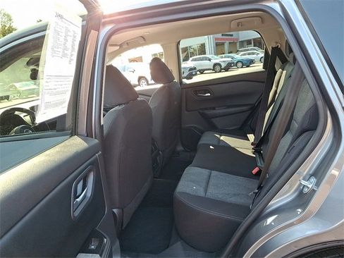 Used 2024 Nissan Rogue SV image 11