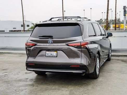 Used 2024 Toyota Sienna Platinum AWD/4WD image 9