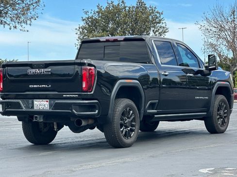Used 2022 GMC Sierra 2500 Denali w/ Denali Black Diamond Edition AWD/4WD image 4