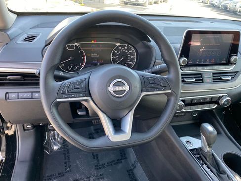 Used 2025 Nissan Altima 2.5 SV image 28