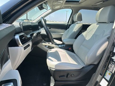 Used 2025 Kia Telluride S FWD image 4