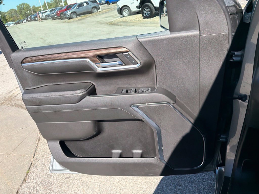 Used 2024 Chevrolet Silverado 1500 LT AWD/4WD image 31