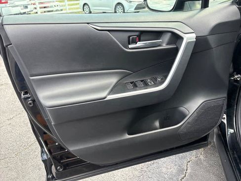 Used 2025 Toyota RAV4 XLE AWD/4WD image 21
