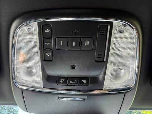 Used 2019 Jeep Grand Cherokee Limited AWD/4WD image 29
