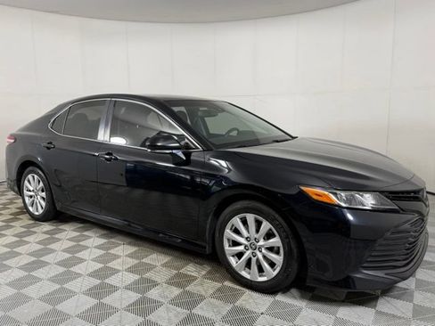 Used 2018 Toyota Camry LE w/ Convenience Package FWD image 10