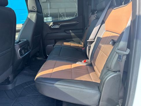 Used 2024 Chevrolet Silverado 1500 High Country image 32