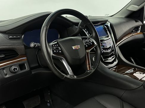 Used 2019 Cadillac Escalade Luxury image 11