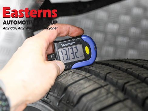 Used 2018 Chevrolet Express 2500 w/ Driver Convenience Package RWD image 27