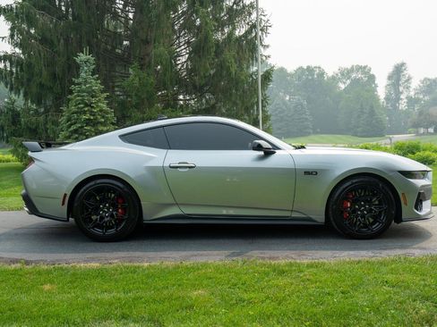 Used 2026 Ford Mustang GT Premium w/ GT Performance Package RWD image 2