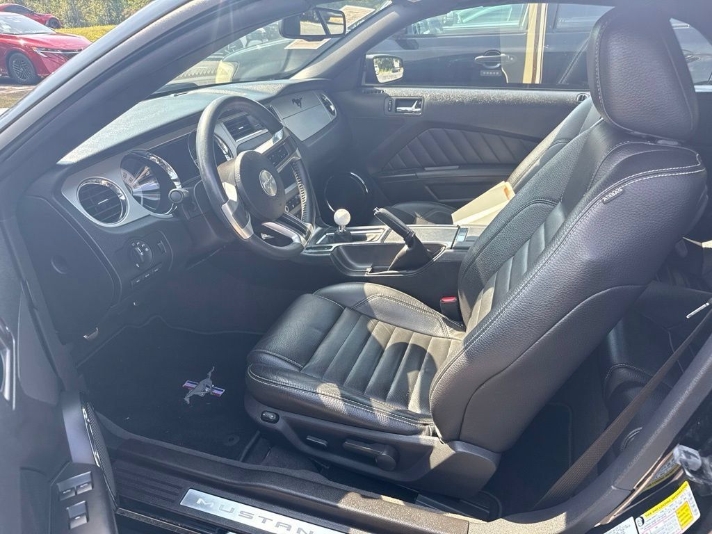 Used 2012 Ford Mustang GT Premium w/ Electronics Pkg RWD image 5