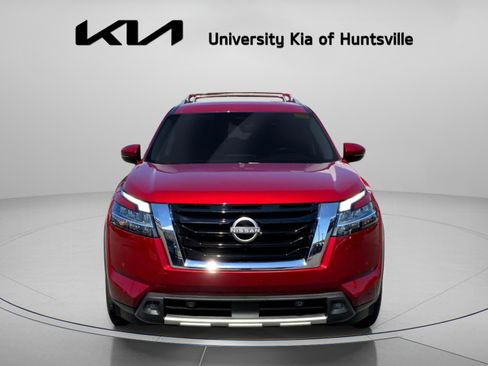 Used 2023 Nissan Pathfinder SL image 2