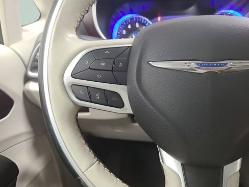 Used 2019 Chrysler Pacifica Limited FWD image 26
