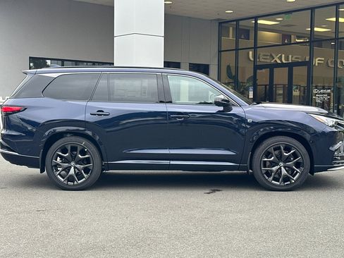 New 2026 Lexus TX 500h AWD image 3