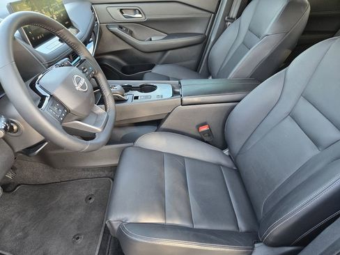 Used 2025 Nissan Rogue SL image 12