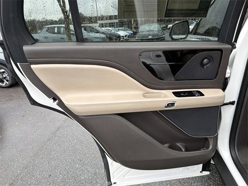 Used 2021 Lincoln Aviator Reserve w/ Equipment Group 201A image 22