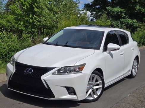 Used 2015 Lexus CT 200h w/ Navigation Package FWD image 6