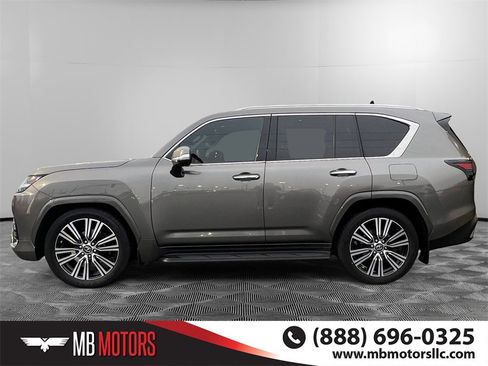 Used 2023 Lexus LX 600 4WD w/ Accessory Package (Z1) image 9