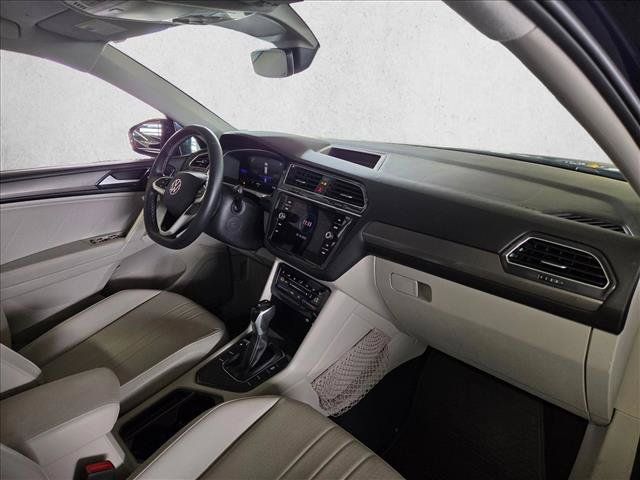 Used 2023 Volkswagen Tiguan SE FWD image 19