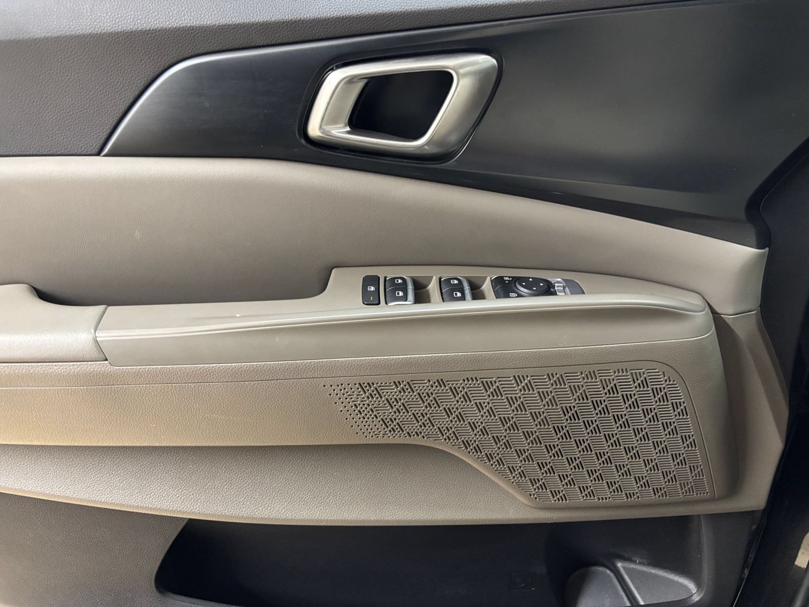 Used 2026 Kia Carnival FWD image 18