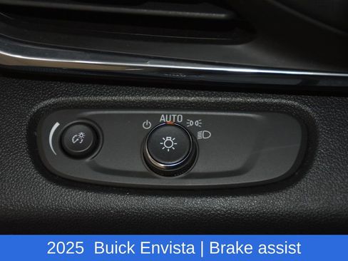 Used 2025 Buick Envista Sport Touring image 9