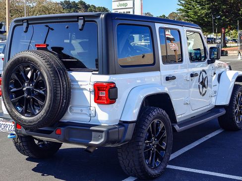 Used 2022 Jeep Wrangler Unlimited Sahara w/ Safety Group AWD/4WD image 21