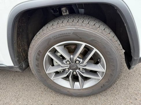 Used 2020 Jeep Grand Cherokee Laredo w/ Quick Order Package 2BN North AWD/4WD image 28