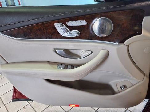 Used 2017 Mercedes-Benz E 300 4MATIC image 18