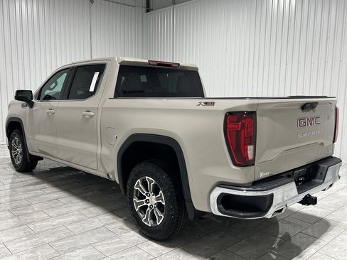 New 2026 GMC Sierra 1500 SLE image 3