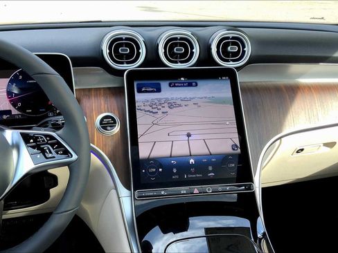 Certified 2025 Mercedes-Benz GLC 300 4MATIC image 6