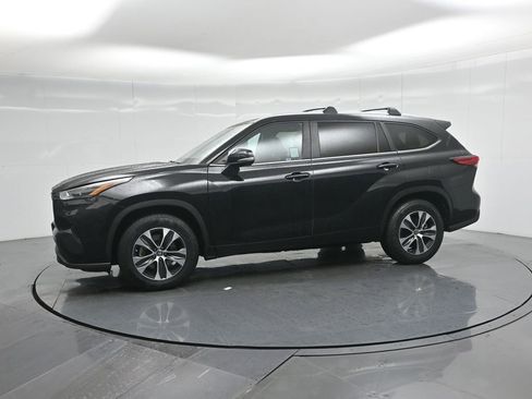 Used 2023 Toyota Highlander XLE image 34