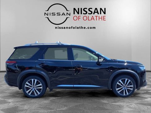Used 2022 Nissan Pathfinder Platinum w/ Cargo Package AWD/4WD image 28