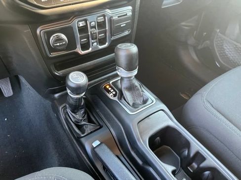 Used 2022 Jeep Wrangler Unlimited Sport AWD/4WD image 25