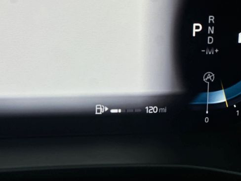 Used 2023 Volvo XC40 B4 Core w/ Convenience Package image 25