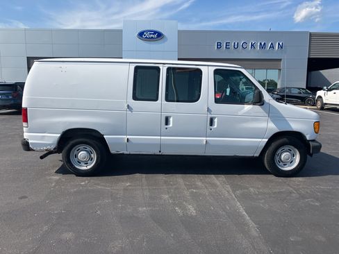 Used 2005 Ford E-150 and Econoline 150 RWD image 7