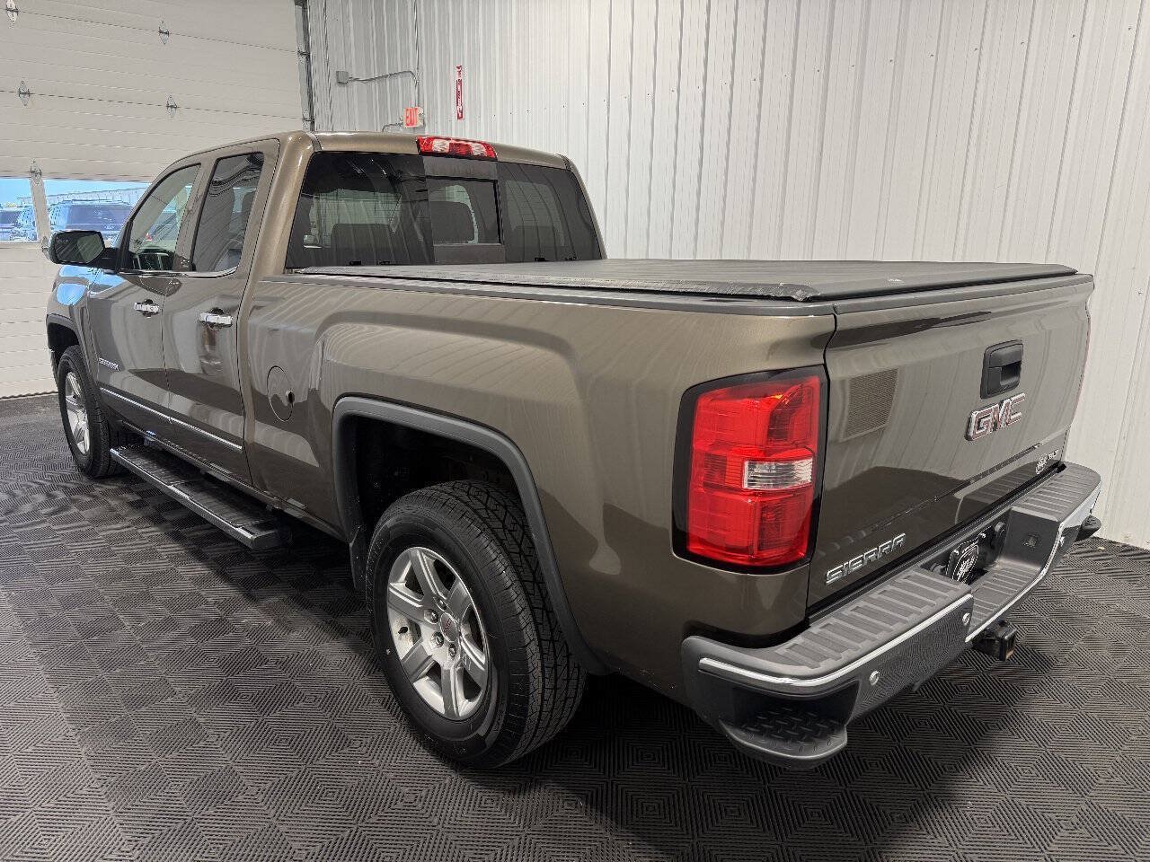 Used 2015 GMC Sierra 1500 SLT w/ SLT Preferred Package AWD/4WD image 4