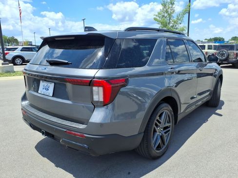 Certified 2025 Ford Explorer ST-Line w/ Premium Package RWD image 3