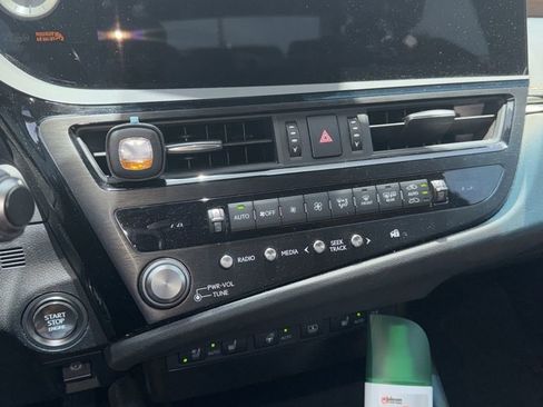 Used 2024 Lexus ES 350 Ultra Luxury w/ Accessory Package (Z2) FWD image 4