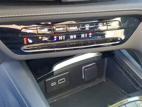 Used 2023 Buick Envision Preferred image 17