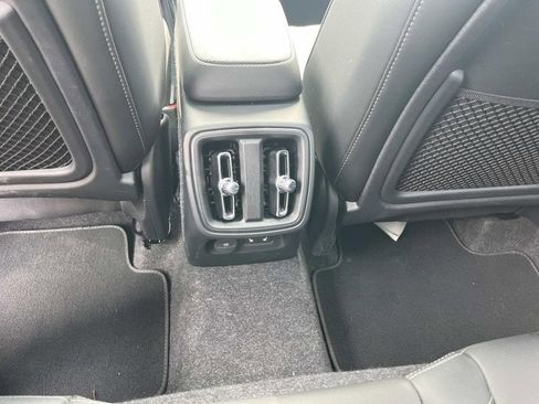 Certified 2026 Volvo XC40 B4 Core w/ Climate Package FWD image 17